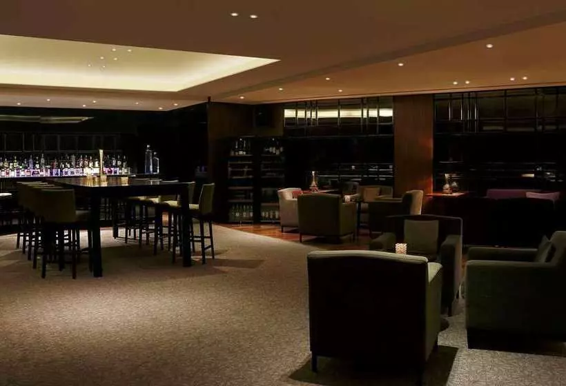 هتل Hilton Bangalore Embassy Golflinks