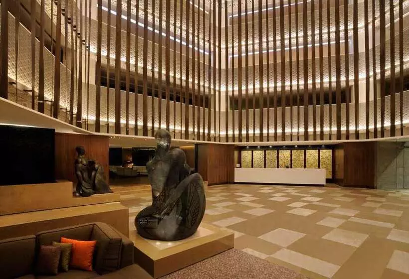 هتل Hilton Bangalore Embassy Golflinks