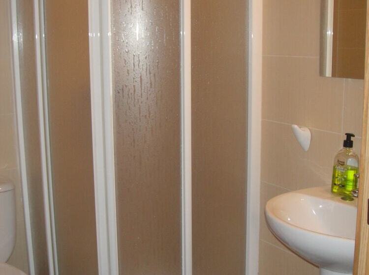 فندق Hostal Lucia By Gaiarooms