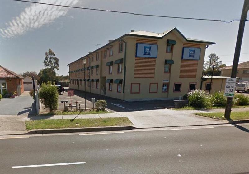 Отель Ibis Budget Casula Liverpool