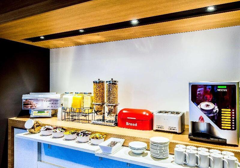 Отель Ibis Budget Casula Liverpool