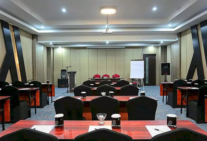 Отель Mercure Palu