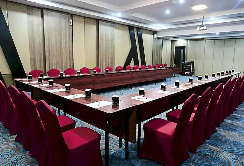 Отель Mercure Palu