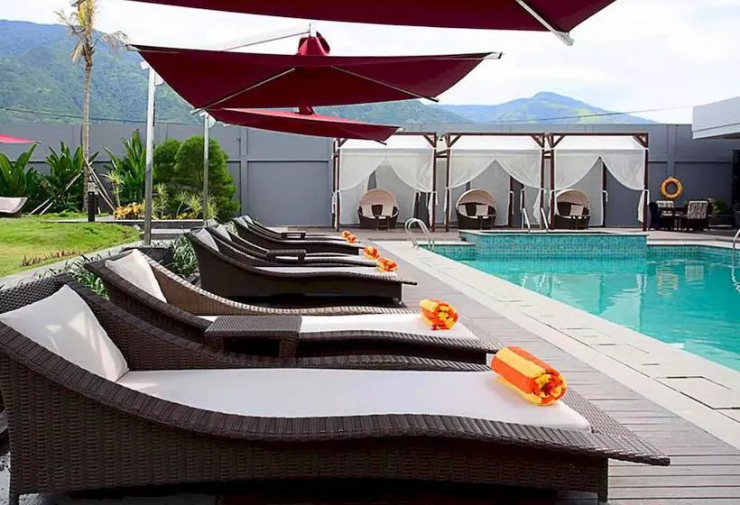 Отель Mercure Palu