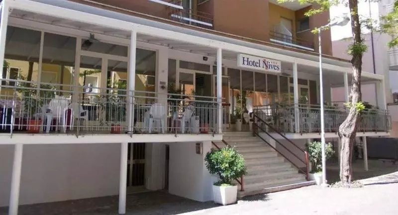 Hotelli Nives