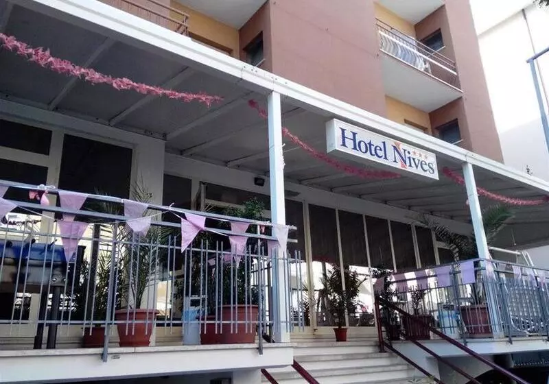 Hotelli Nives