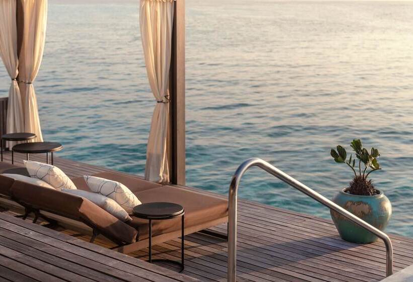 هتل Velaa Private Island