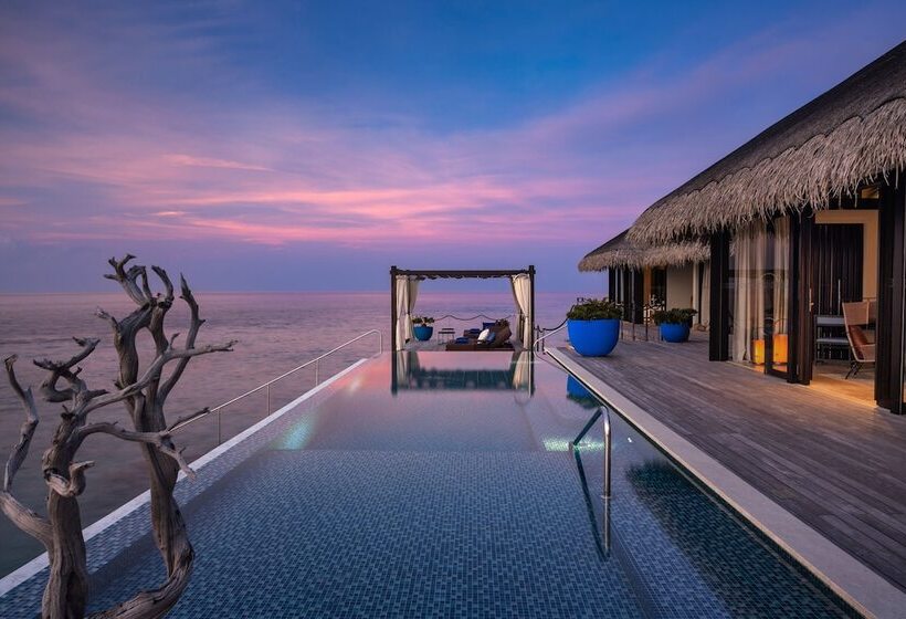 هتل Velaa Private Island