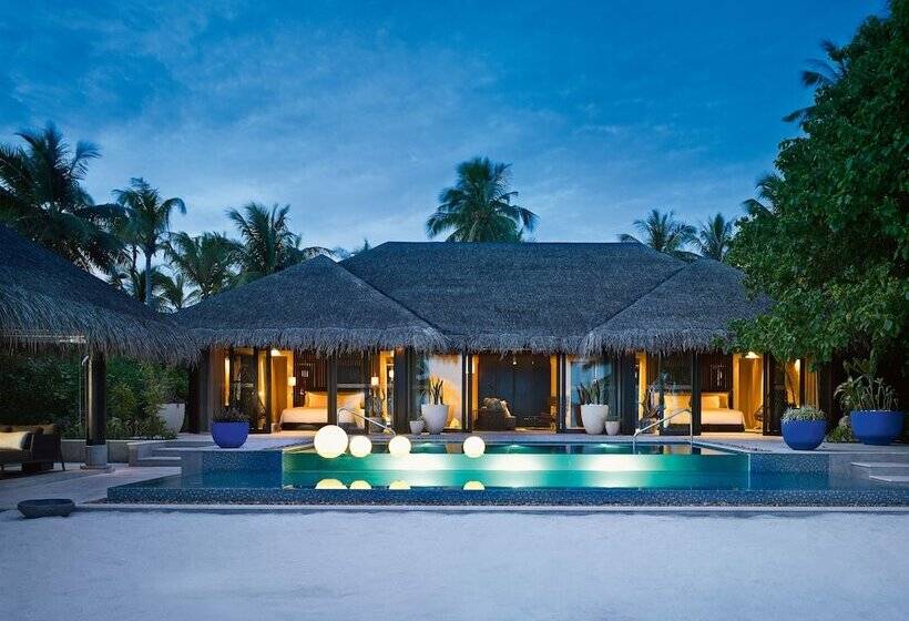 هتل Velaa Private Island