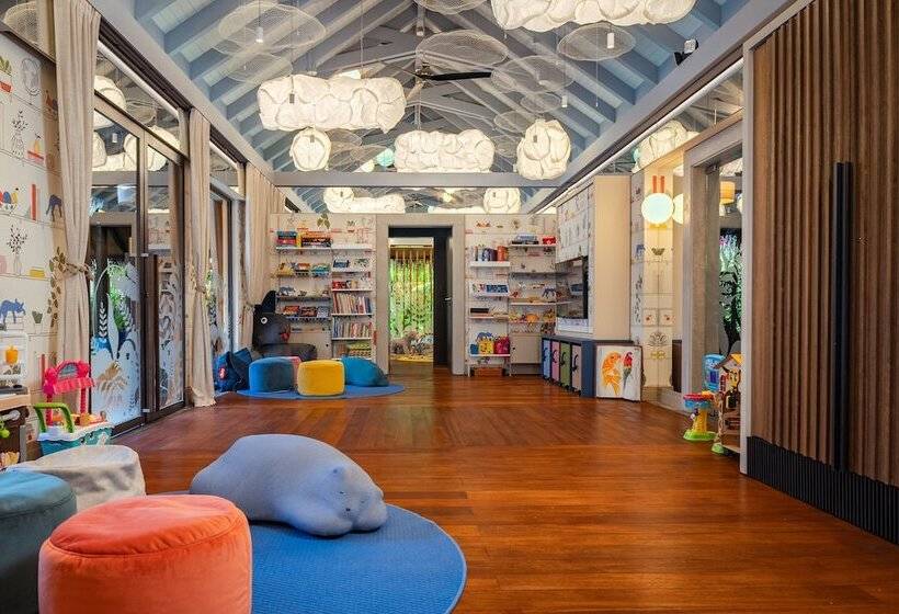 هتل Velaa Private Island