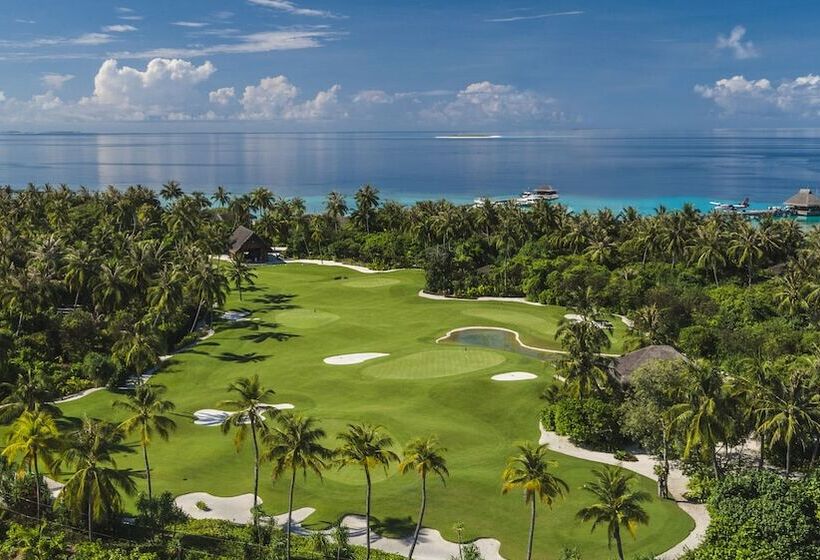 هتل Velaa Private Island