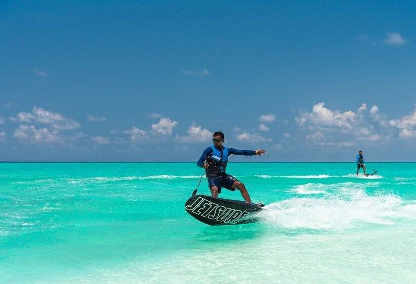 هتل Velaa Private Island