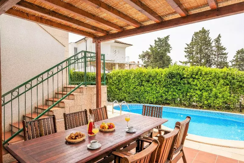 Отель Villa Liza 70 M Away From Sea