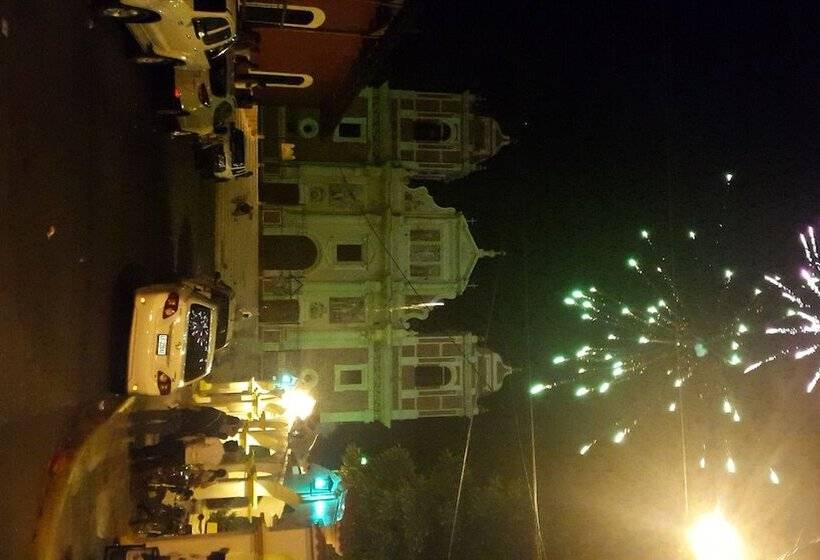 فندق Central Lodge