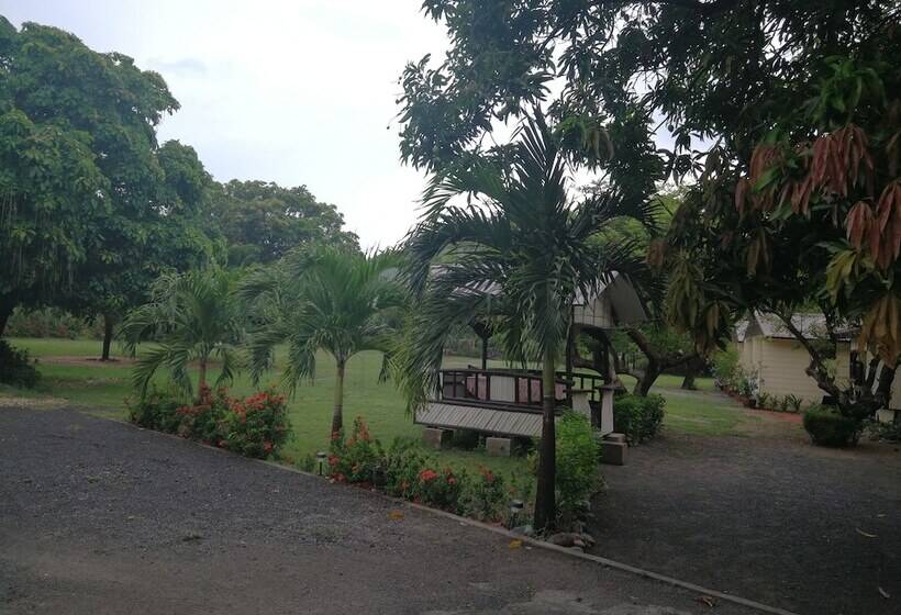 فندق Hidaway Resort