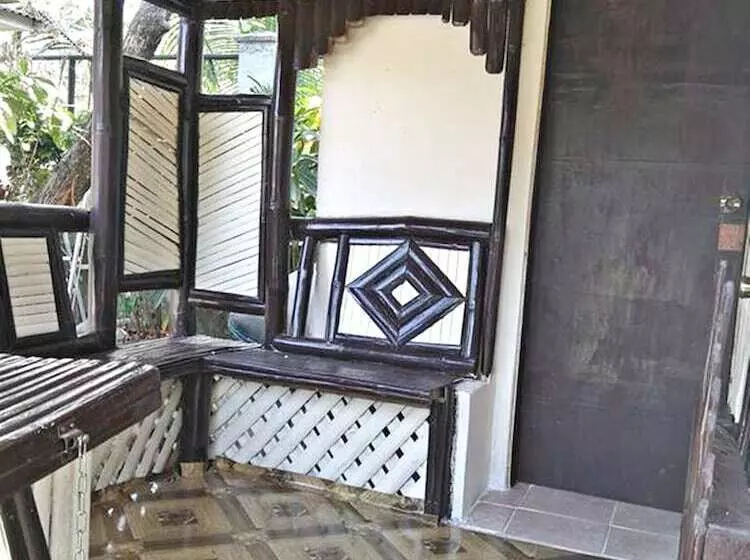 Hotelli Hidaway Resort