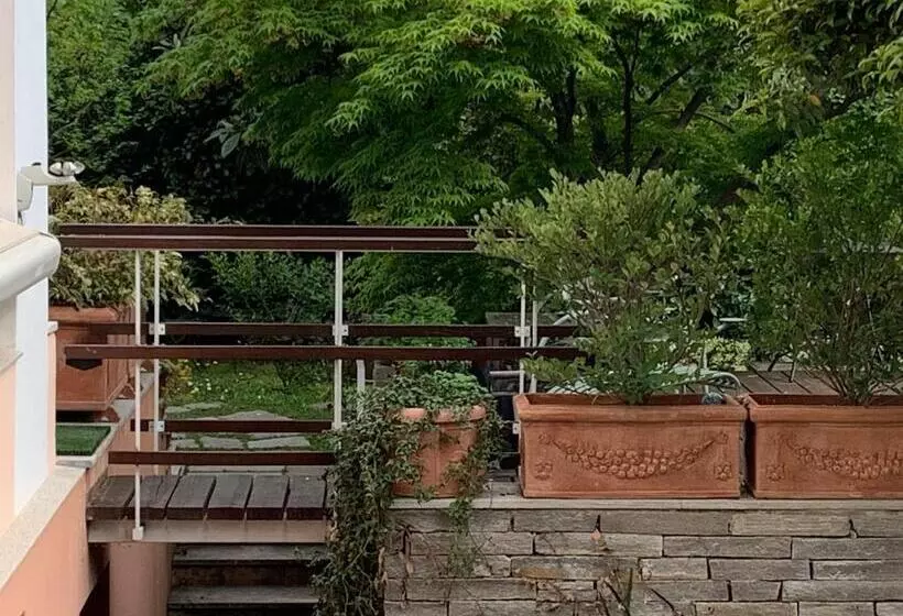 ベッドアンドブレックファースト Casabella Lago Maggiore