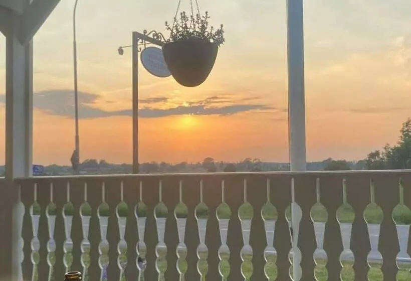 Aamiaismajoitus (B&B) Grimslöv Wärdshus