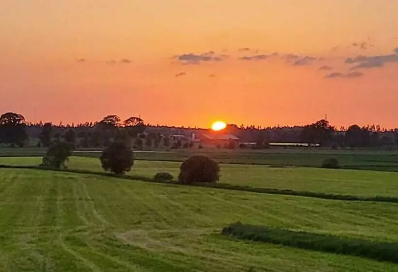 Aamiaismajoitus (B&B) Grimslöv Wärdshus