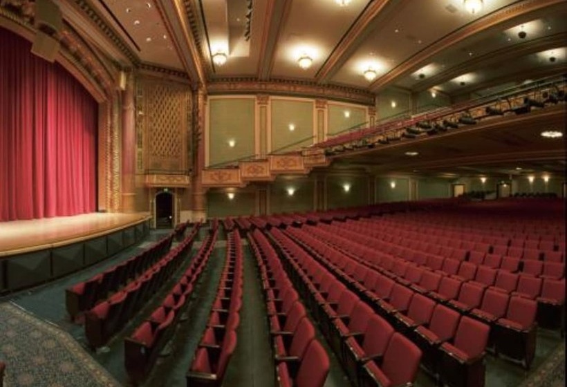 فندق Holiday Inn Express & Suites Evansville Downtown, An Ihg