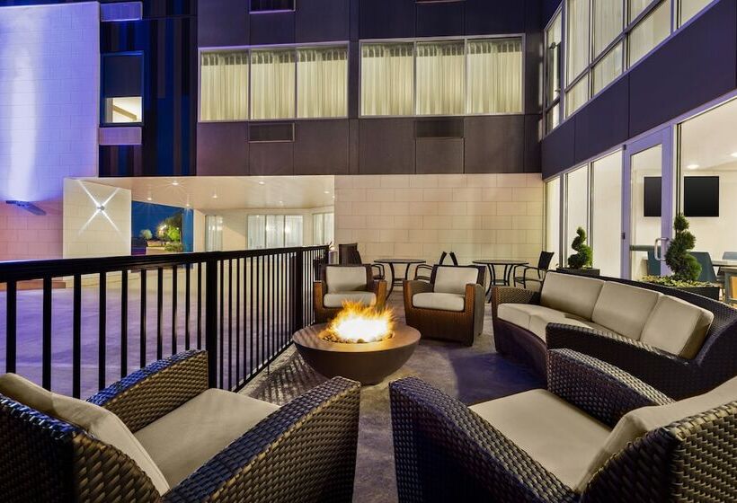 فندق Holiday Inn Express & Suites Evansville Downtown, An Ihg