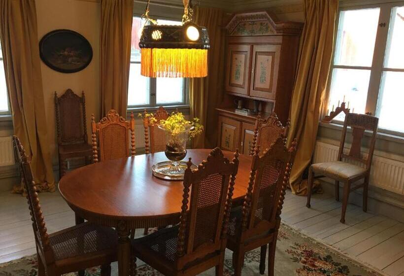 פנסיון Handlarens Villa   Vandrarhem De Luxe