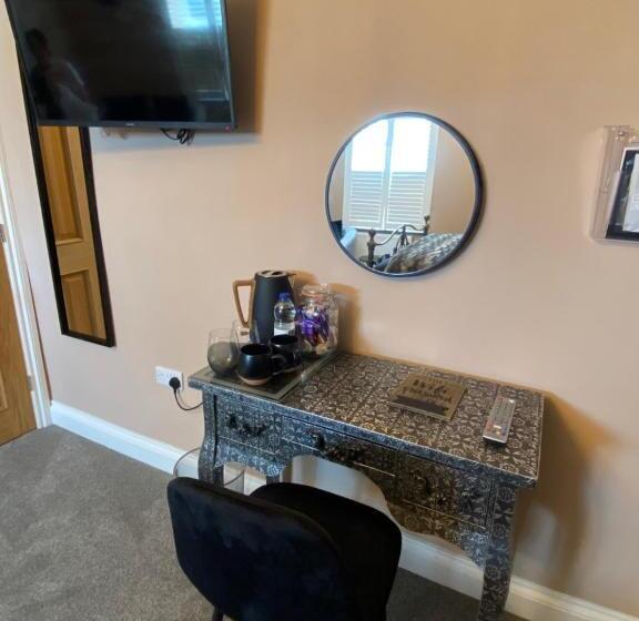 Bed and Breakfast East Llanteg Guest House