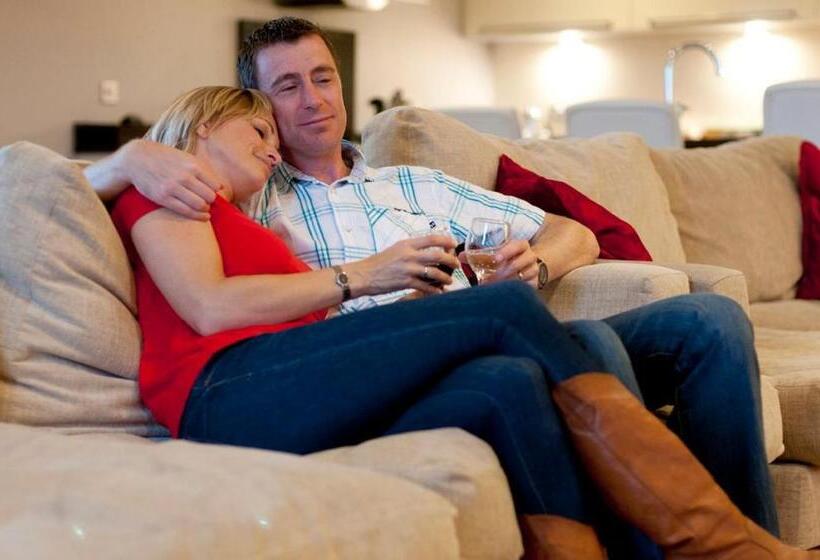 Hot Tub Lodge At Retallack Resort With 2