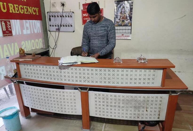 Hotelli Oyo 87256 Nu Regency Hotal Dharuhera