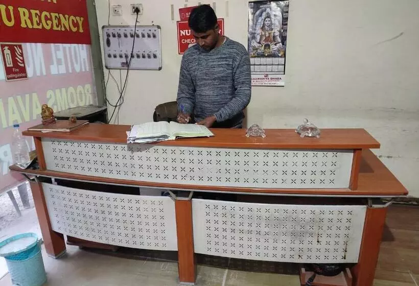 Hotelli Oyo 87256 Nu Regency Hotal Dharuhera
