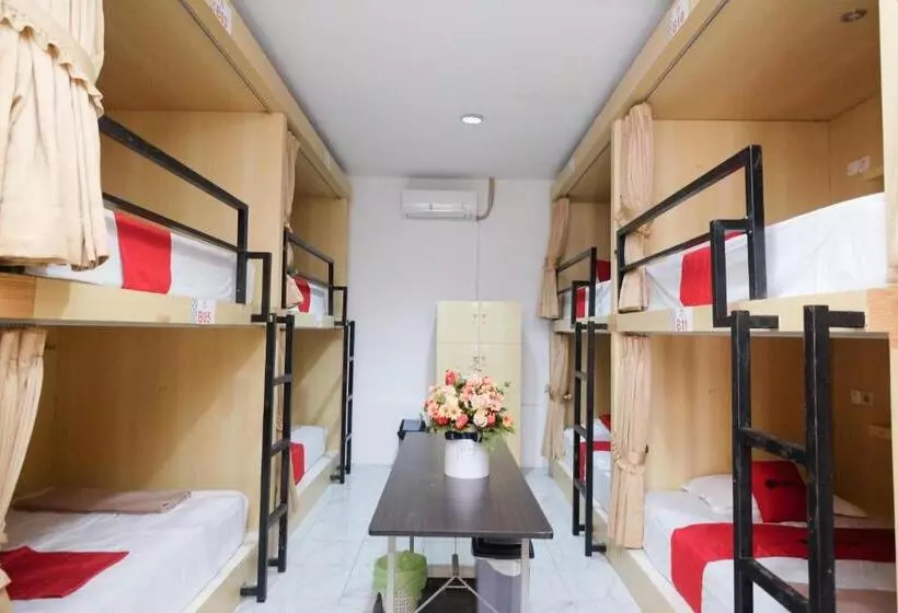 ホテル Reddoorz Hostel Near Lawang Sewu Semarang