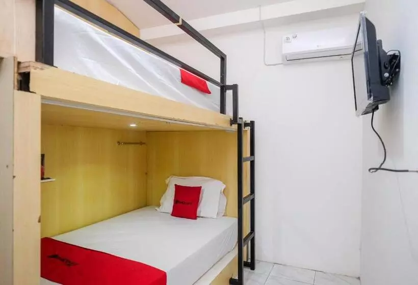 ホテル Reddoorz Hostel Near Lawang Sewu Semarang