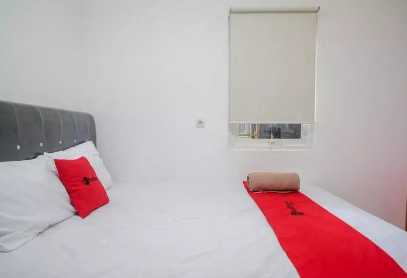 ホテル Reddoorz Hostel Near Lawang Sewu Semarang