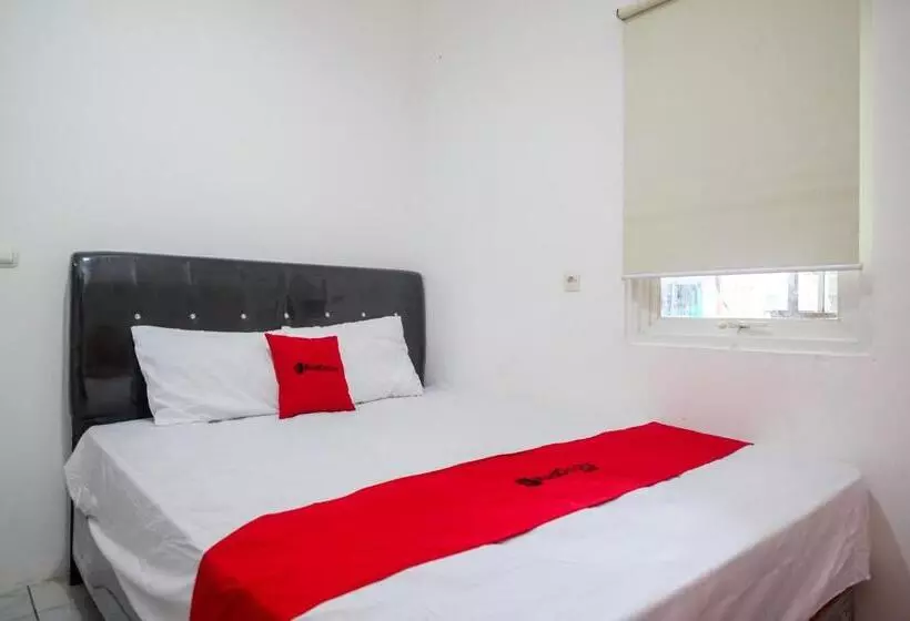 ホテル Reddoorz Hostel Near Lawang Sewu Semarang