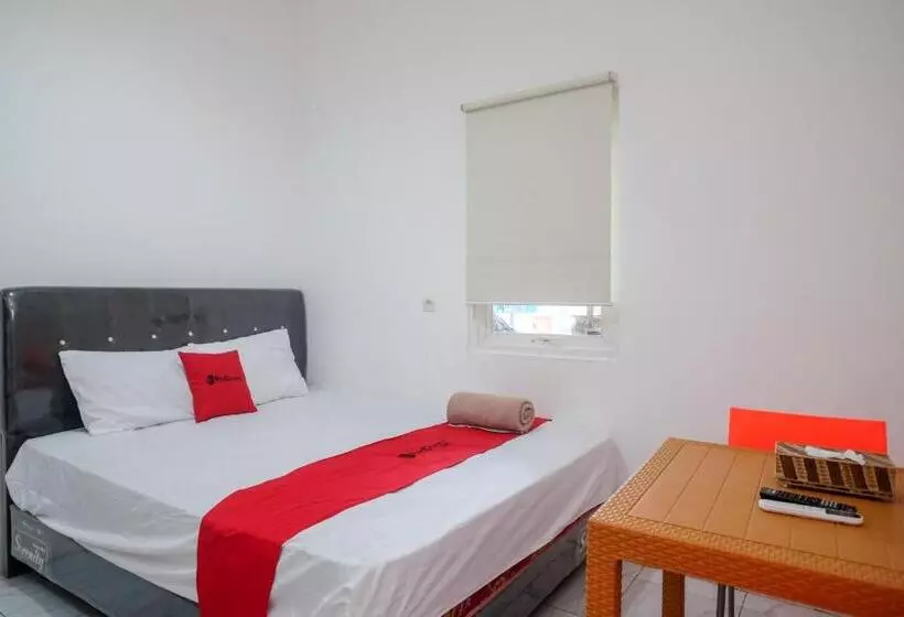 ホテル Reddoorz Hostel Near Lawang Sewu Semarang