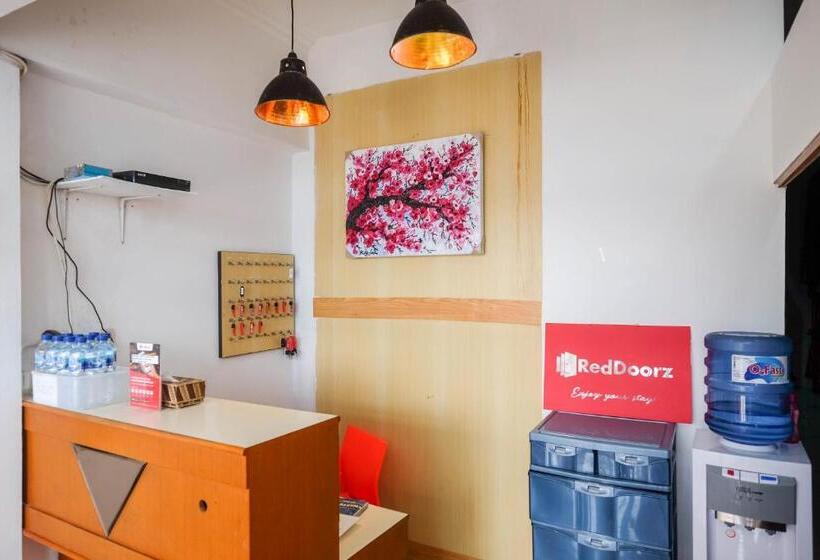 Hotell Reddoorz Hostel Near Lawang Sewu Semarang