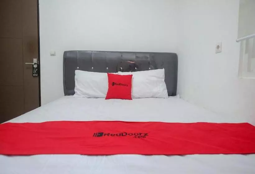 ホテル Reddoorz Hostel Near Lawang Sewu Semarang