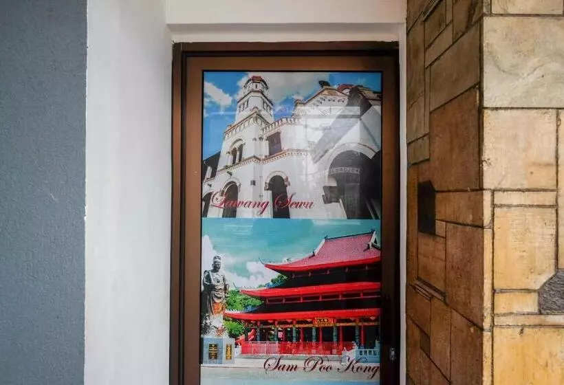 ホテル Reddoorz Hostel Near Lawang Sewu Semarang