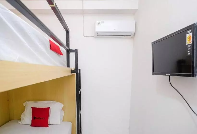 ホテル Reddoorz Hostel Near Lawang Sewu Semarang