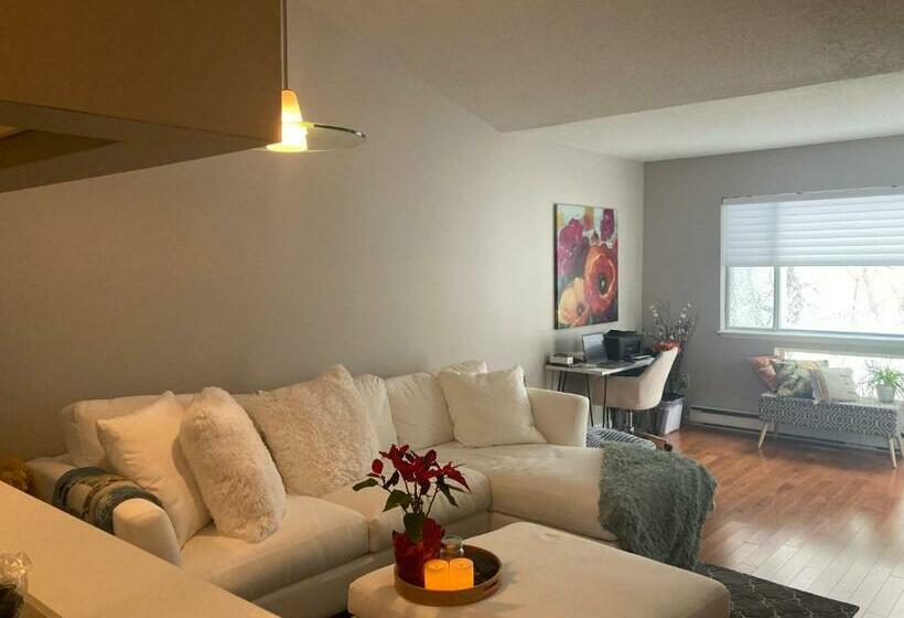 Lovely Condo On Golf Course With Country Club