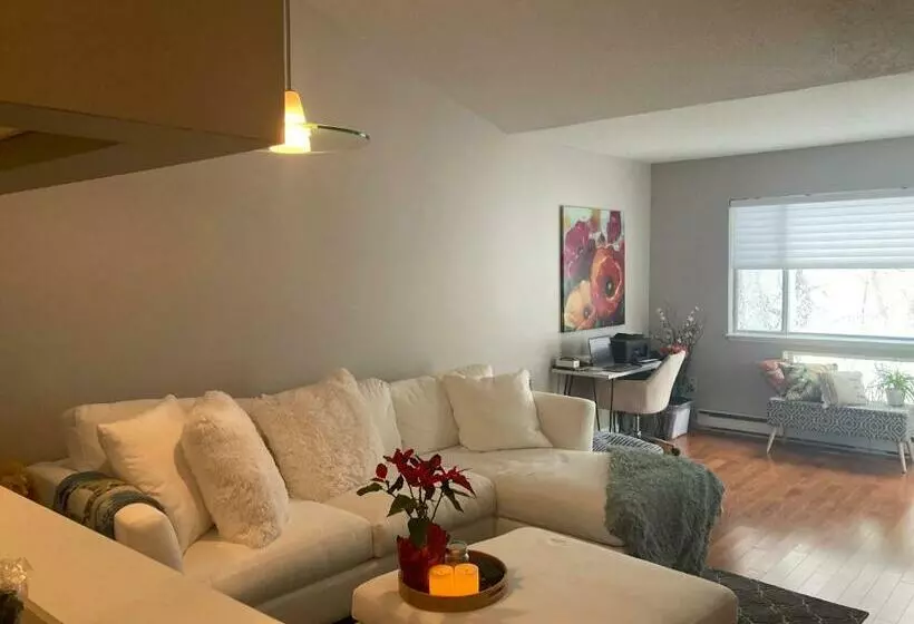 Lovely Condo On Golf Course With Country Club