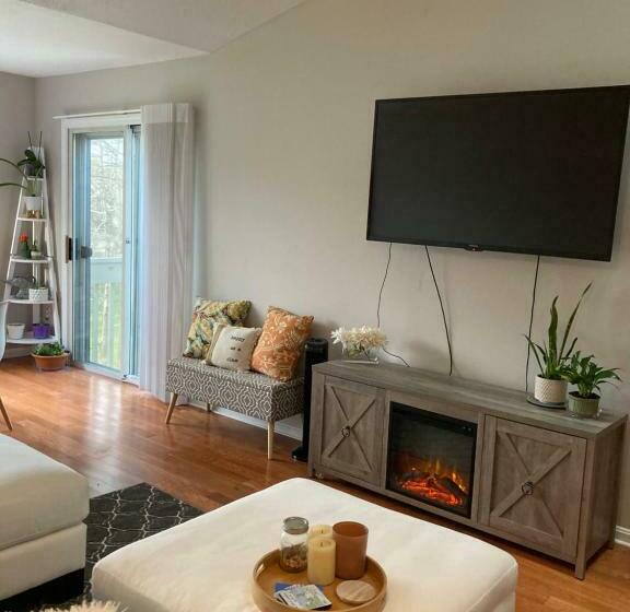 Lovely Condo On Golf Course With Country Club