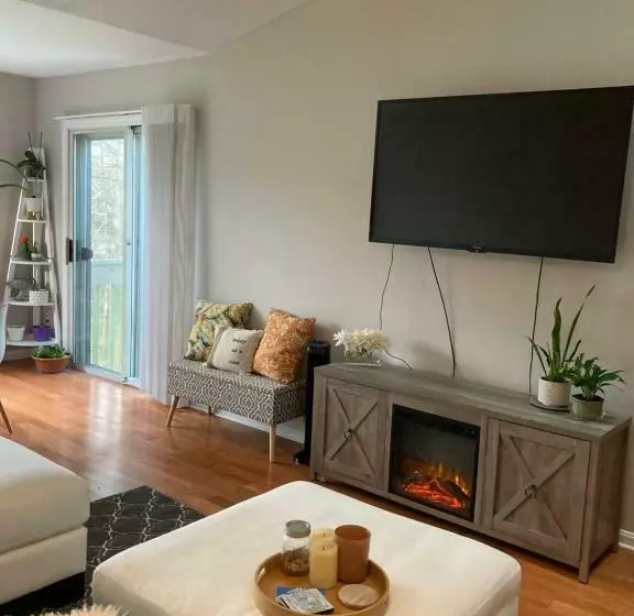 Lovely Condo On Golf Course With Country Club