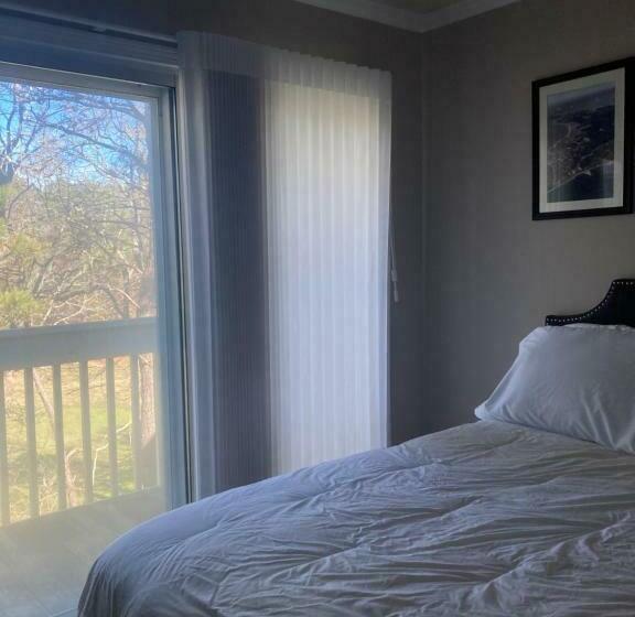 Lovely Condo On Golf Course With Country Club