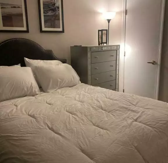 Lovely Condo On Golf Course With Country Club