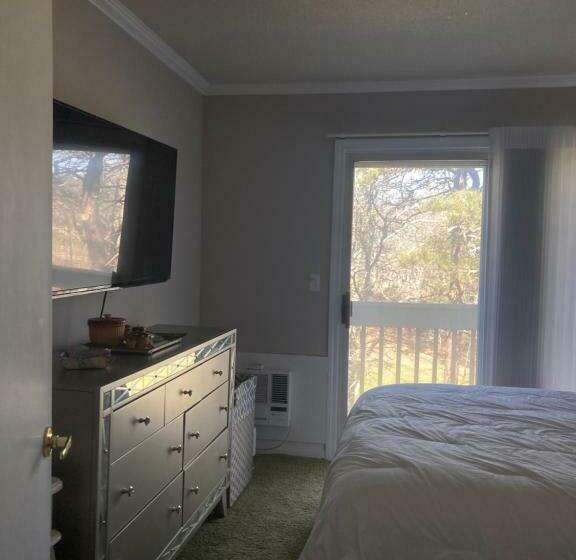 Lovely Condo On Golf Course With Country Club