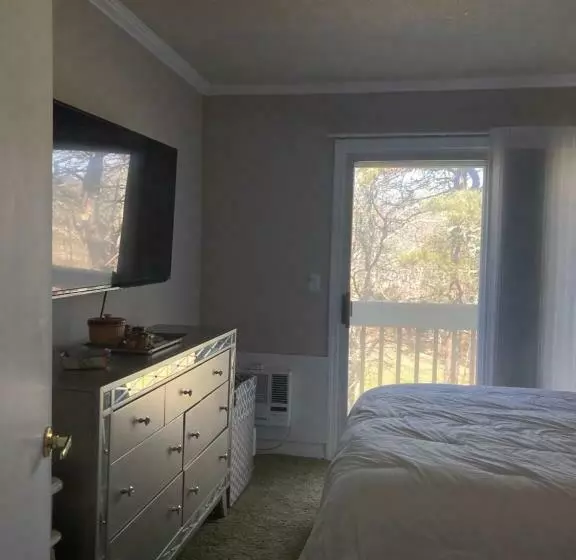 Lovely Condo On Golf Course With Country Club