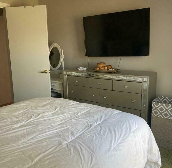 Lovely Condo On Golf Course With Country Club