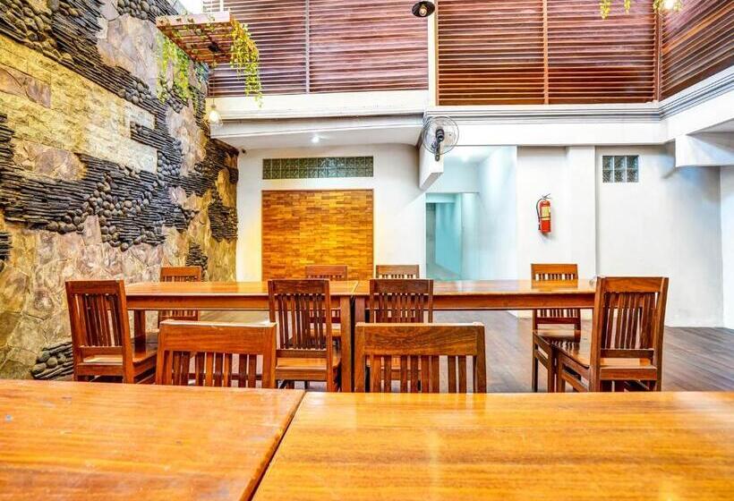 בית מלון כפרי Capital O 90888 Bintang Diponggo Residence