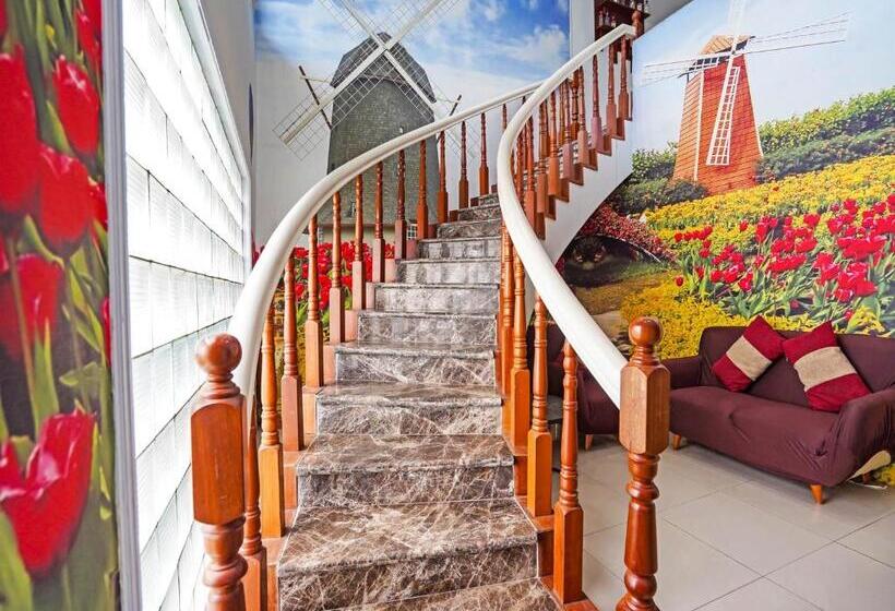 בית מלון כפרי Capital O 90888 Bintang Diponggo Residence